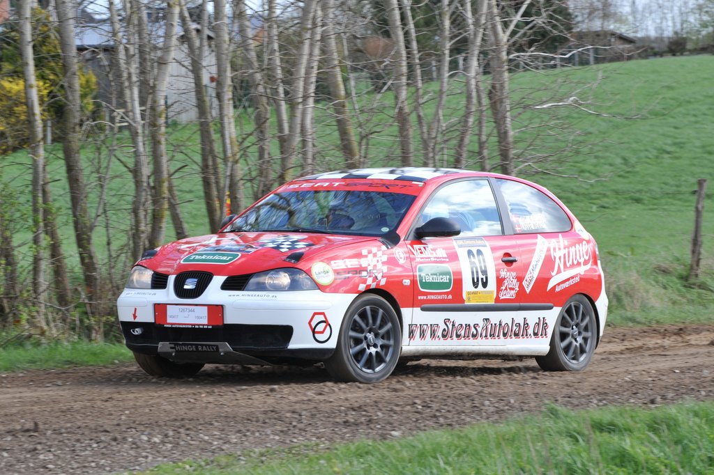 Deltagerne i Djurs Rally skal ud på mange grusveje under Djurs Rally
(Foto: Morten Alstrup)